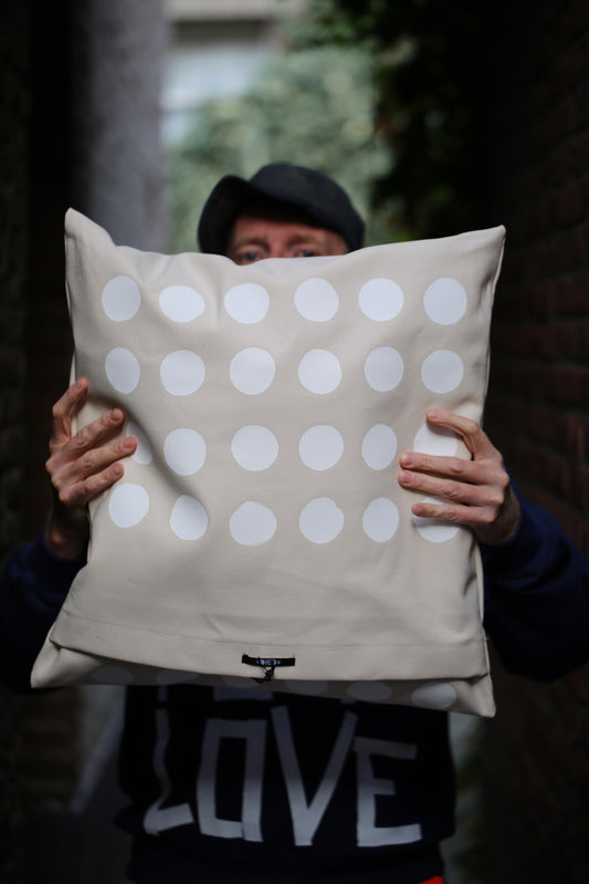 Art cushion "D/CKFACE BLUE" on ecru