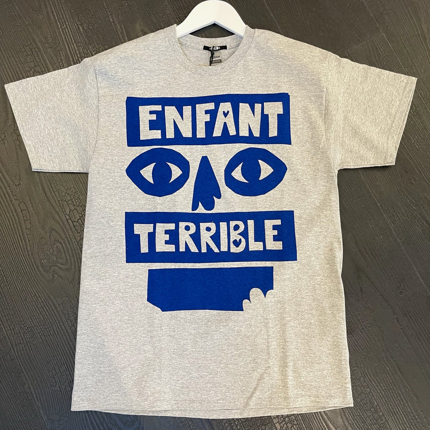 Art tee “BLUE ENFANT TERRIBLE” on grey melange