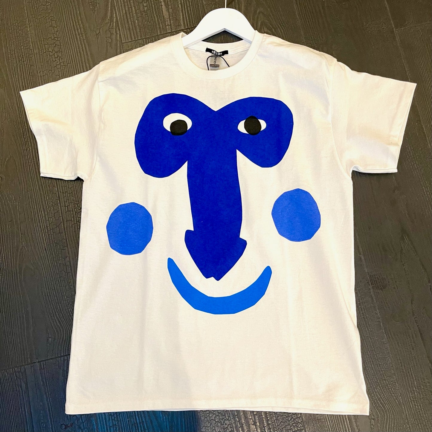 Art tee "BLUE D*CKFACE" on white