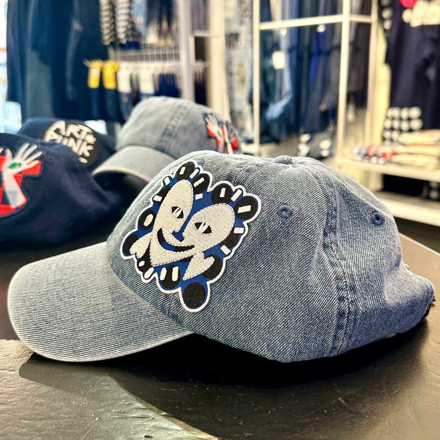 Art Cap Denim ‘Happy Heart’ on light blue